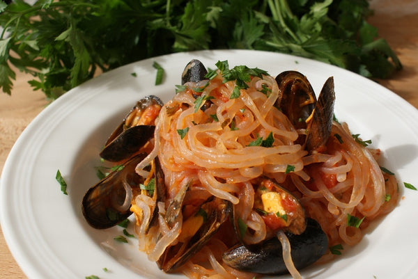 Shirataki with mussels and cherry tomatoes
